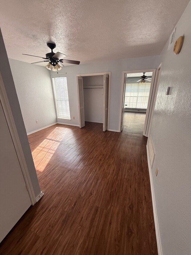 Building Photo - 2535 Wedglea Dr