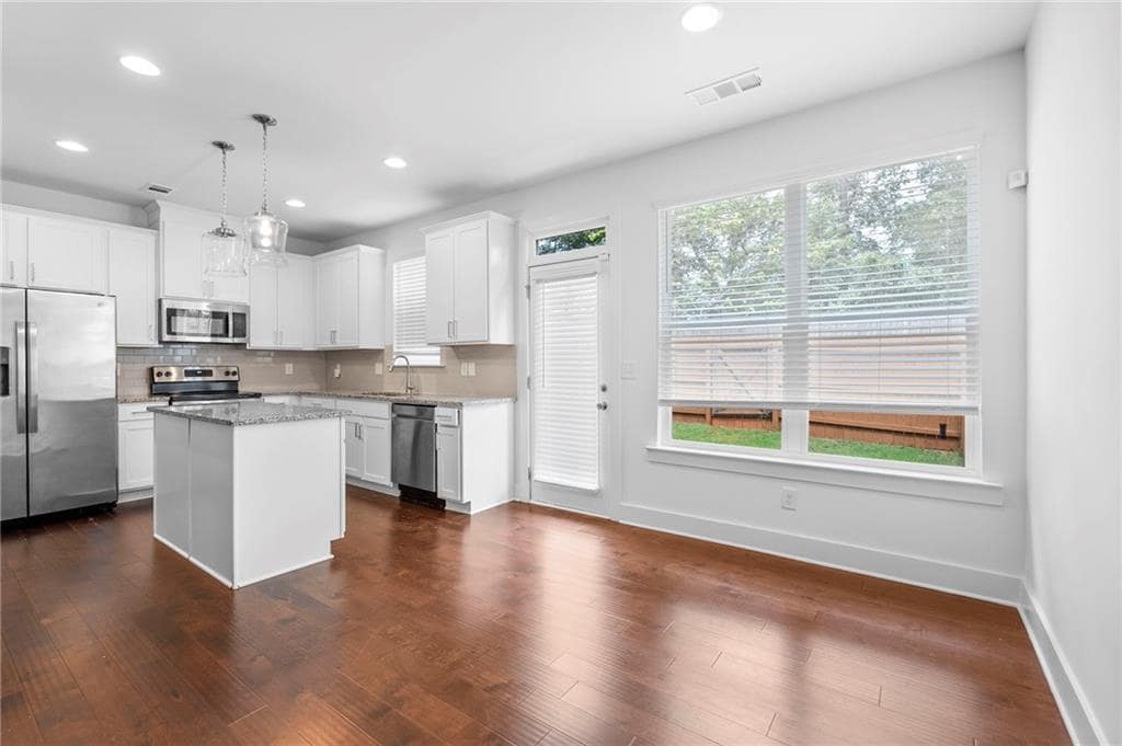 Primary Photo - 5402 Brooklands Dr