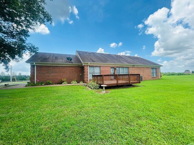 Foto del edificio - Desirable Oakland Home on Acreage. Owner W...