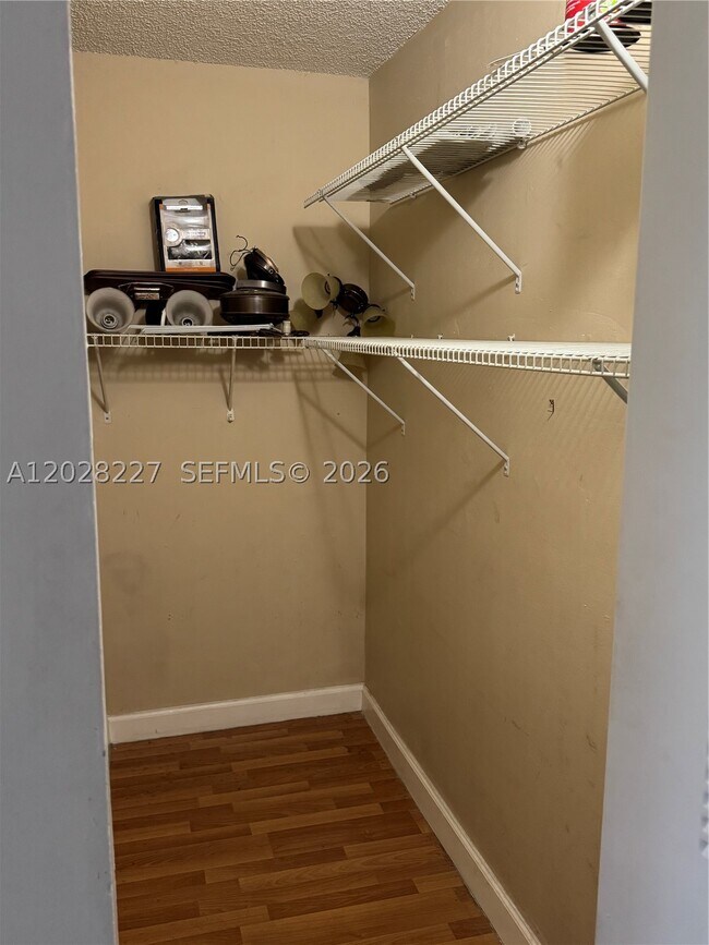 Foto del edificio - 6195 NW 186th St