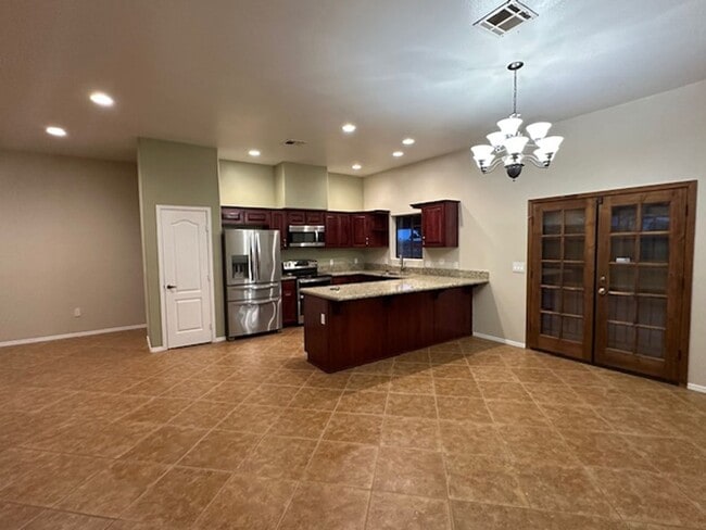Building Photo - 4 Bedroom Home for Rent in Yuma East!