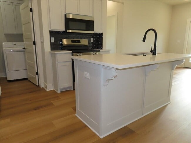 Building Photo - 1881 Lapis Ave