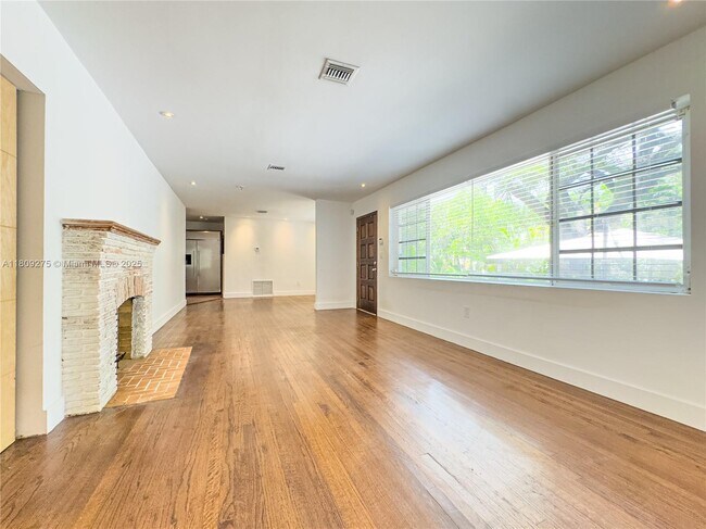 Foto del edificio - 400 NE 86th St