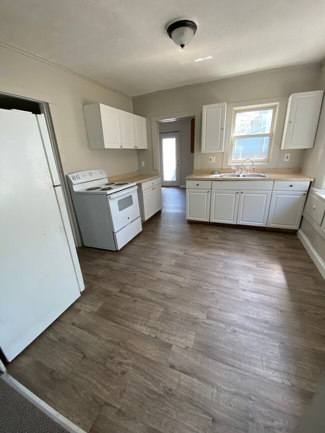 Photo - 904 N Pine St House