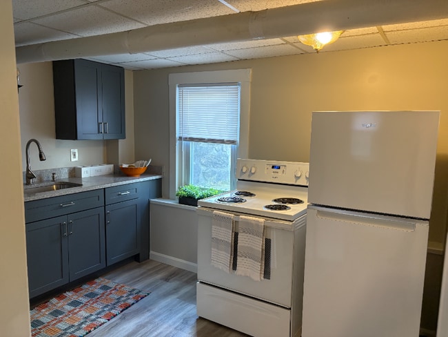 Building Photo - 53 School St