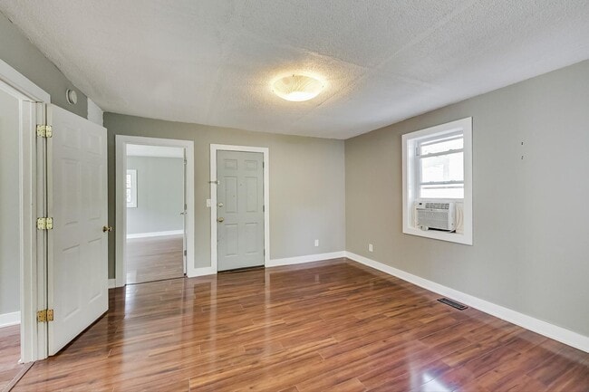 Building Photo - 2401 Fillmore St NE