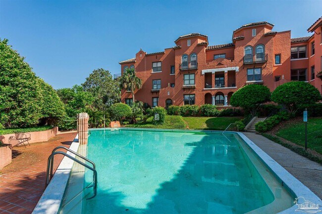 Building Photo - 2007 E Gadsden St