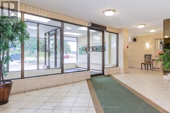 Building Photo - 18 Knightsbridge Rd