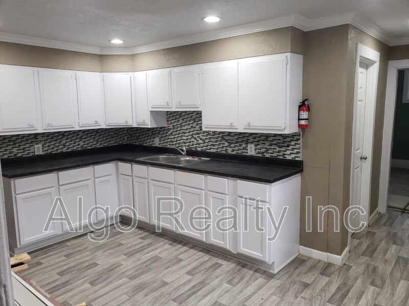 Primary Photo - 1012 7th St E