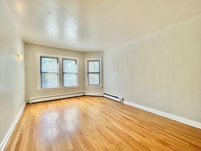 Building Photo - 2948 W Nelson St