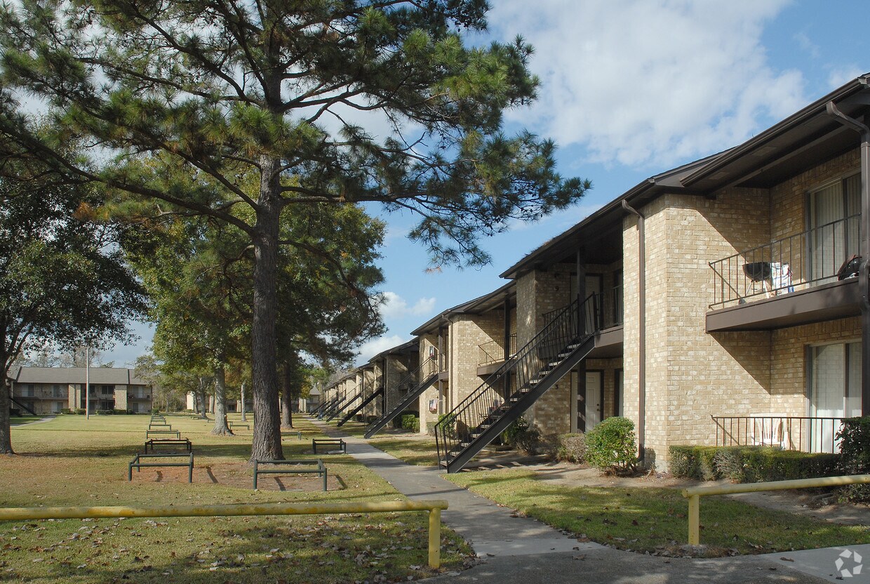 Dowlen Green Apartments Beaumont Tx Apartments Com