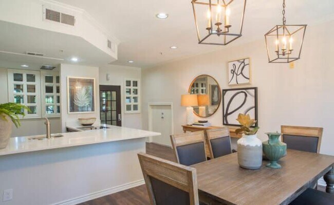 Building Photo - 2 bedroom in Dallas TX 75214