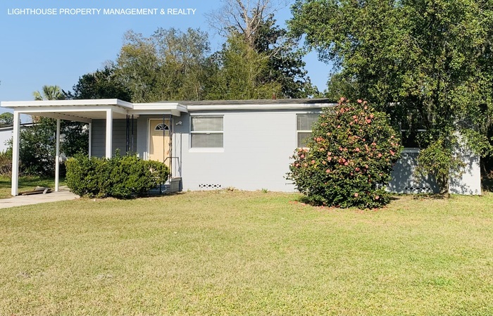 Primary Photo - Large 4 Bed/1.5 Bath Home Fully Renovated ...