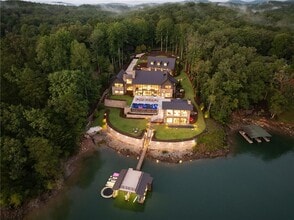 Building Photo - 725 Rocky Point Dr