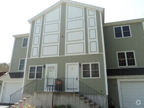 Building Photo - 8 Knotts St