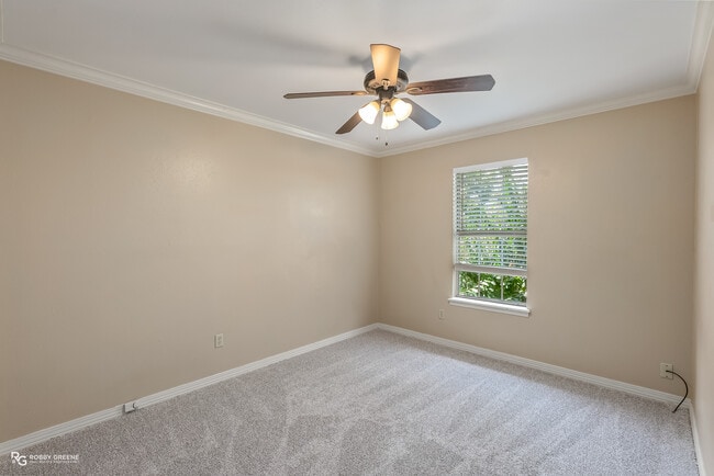Building Photo - 10142 Carlsbad Dr