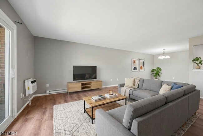 Foto del edificio - 807 Eves Dr