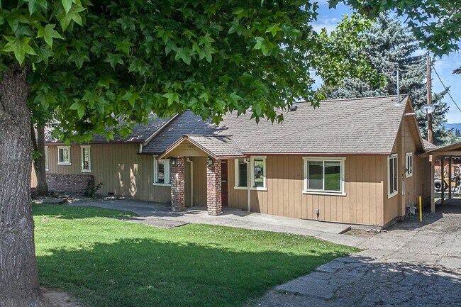Building Photo - 3800 Davis Dr
