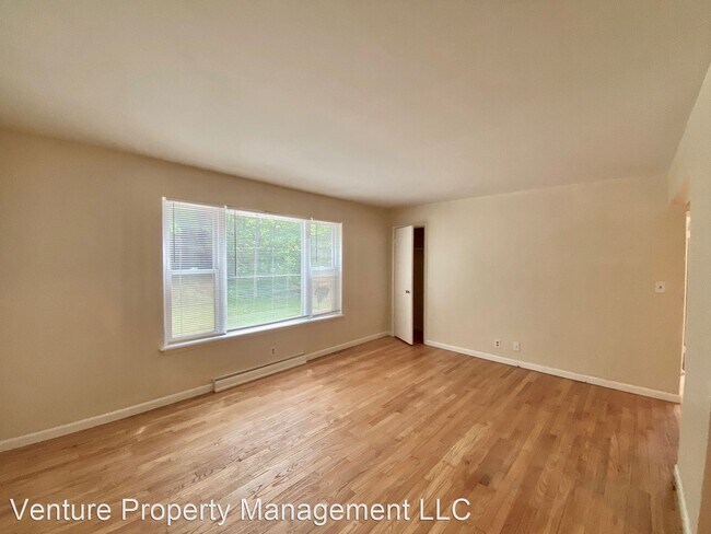Building Photo - 3051 W Fardale Ave