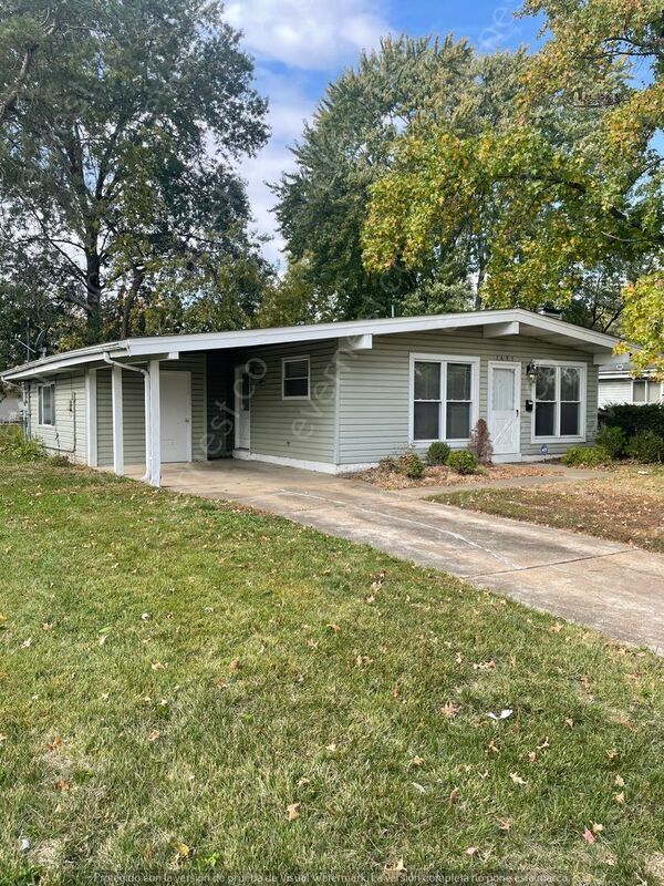 Building Photo - 1695 Beverly Dr