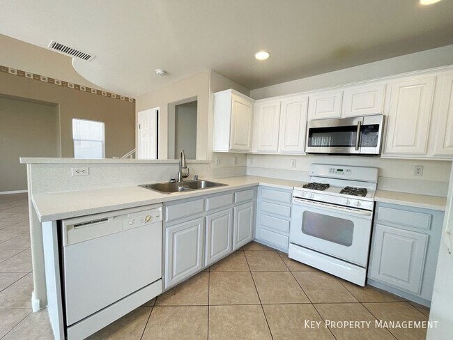 Building Photo - 990 Cantabria Heights Ave