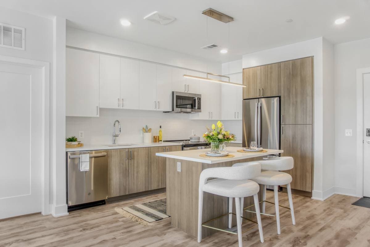 Westmont Apartments Rentals in Arlington at 925 S Glebe Rd Arlington, VA