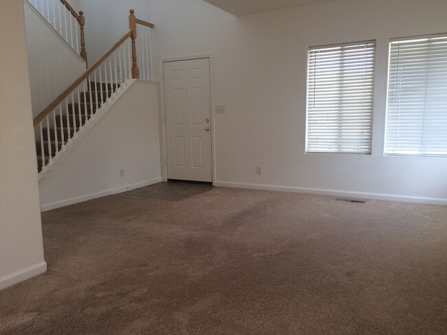 Building Photo - 4 Bedroom in North West Reno