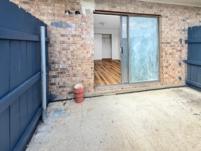 Building Photo - 4289 Lac Saint Pierre Dr