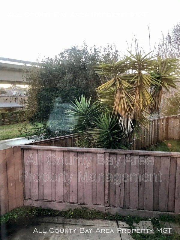 Building Photo - 1031 Ranchito Ct