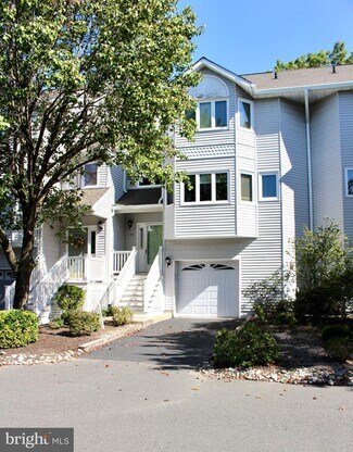 Building Photo - 153 Impatiens Ct
