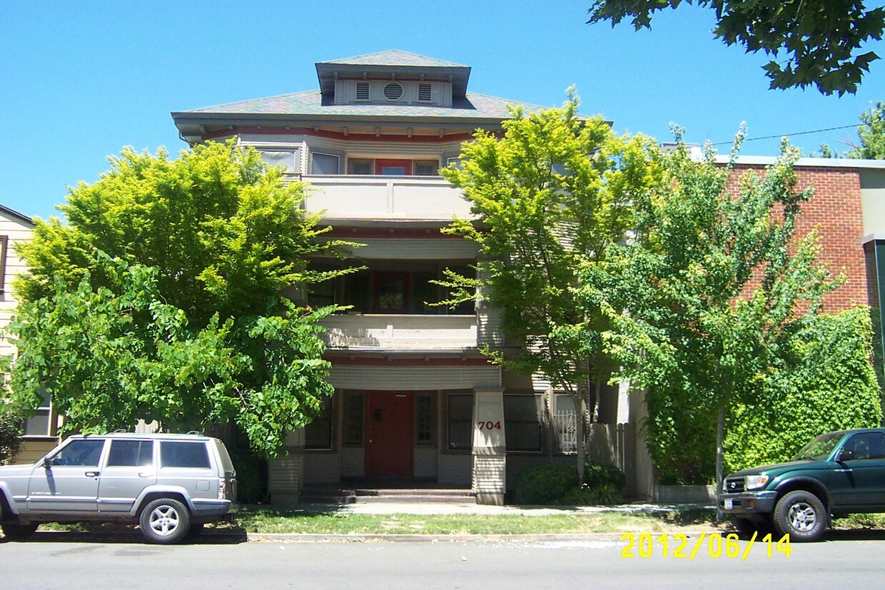 Primary Photo - 706 20th St
