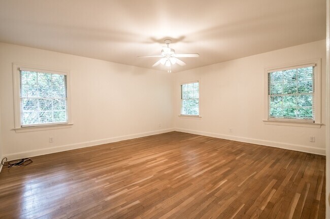 Foto del edificio - 432 Collier Rd NW