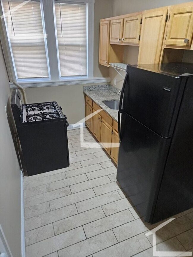 Building Photo - Nicely renovated 2 bed in Brighton!