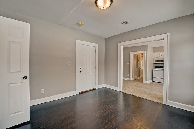 Building Photo - 412 N Bradley Ave