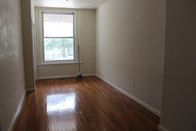 Foto del edificio - 3617 Spring Garden St