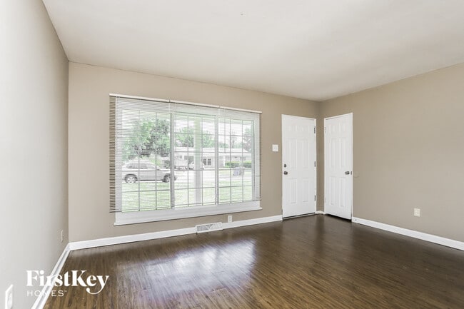 Foto del edificio - 1830 Jenkee Ave