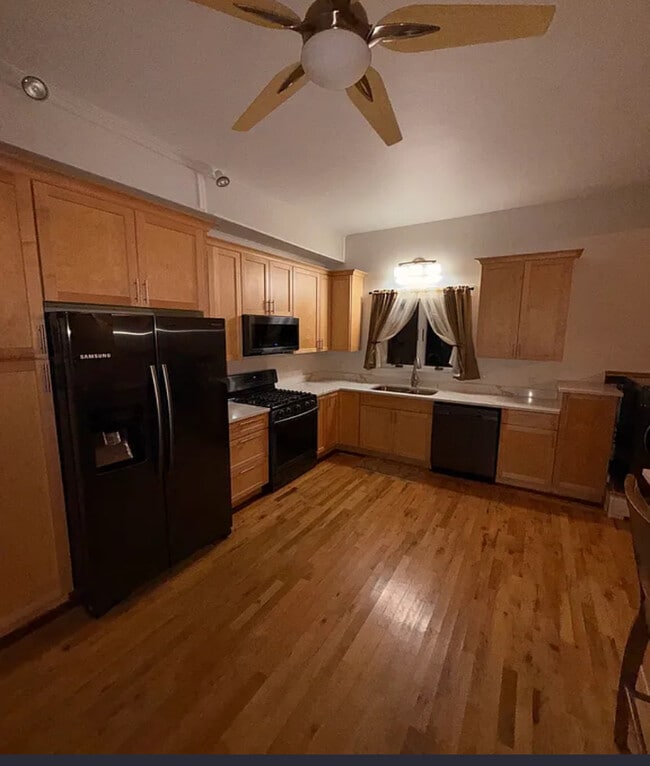 Building Photo - 23 Summer St