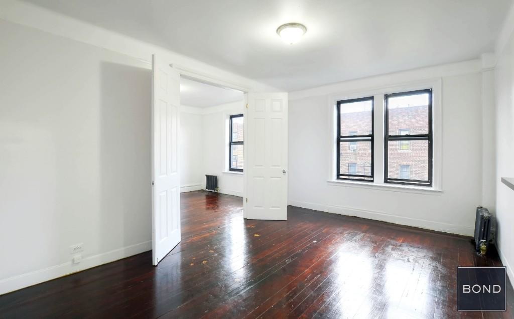 Primary Photo - 573 Isham St