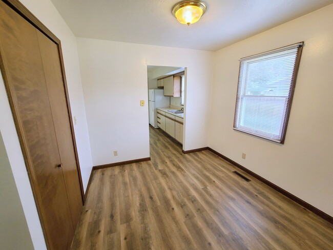 Building Photo - Recently Renovated 3-Bedroom Duplex in Qui...