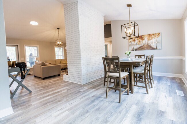 Foto del edificio - 103 Scaleybark Ct