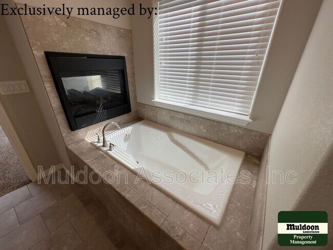 Foto del edificio - 6838 Black Saddle Dr