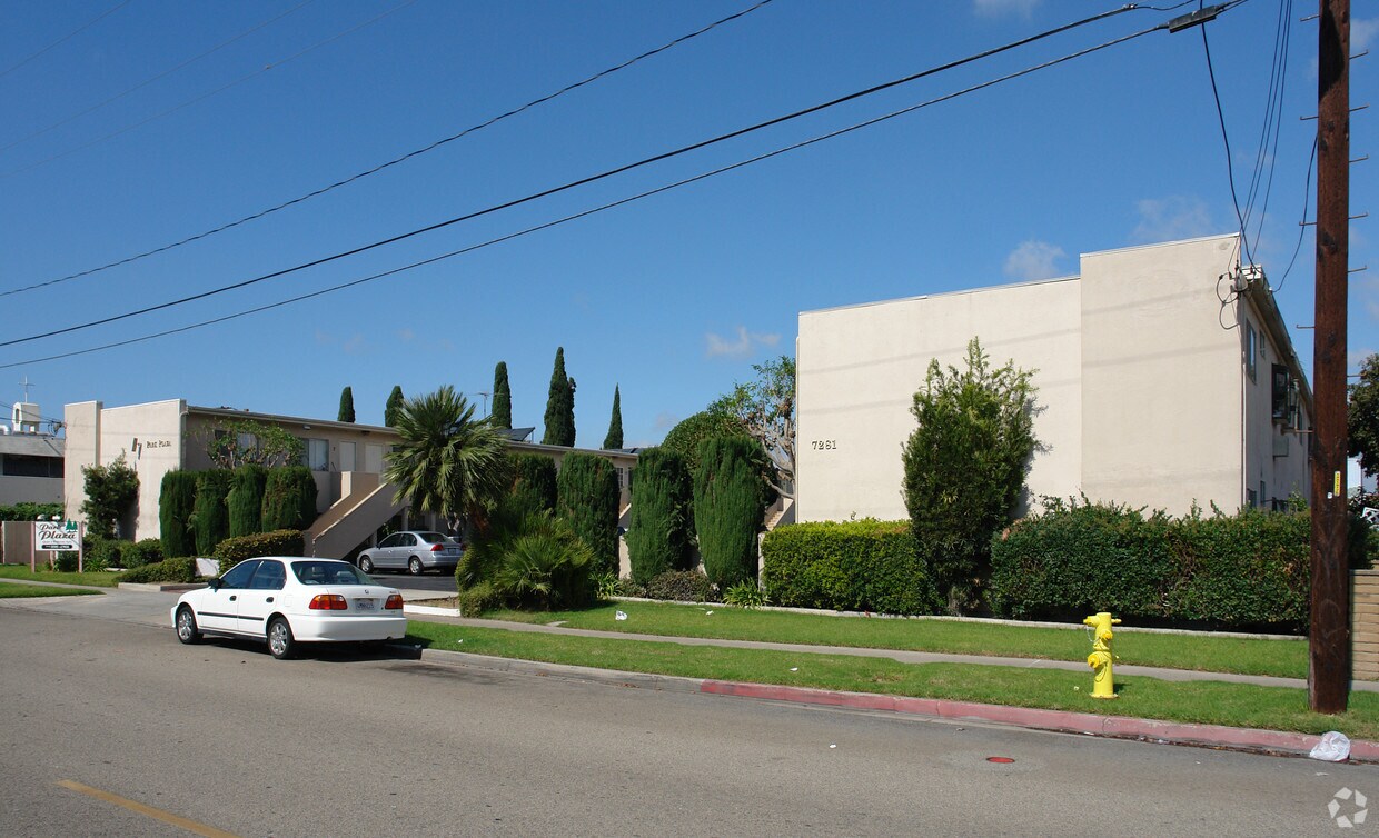 Foto del edificio - 7271-7281 Plaza St