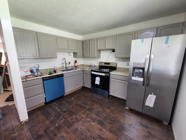 Building Photo - 2205 Forest Acres Dr