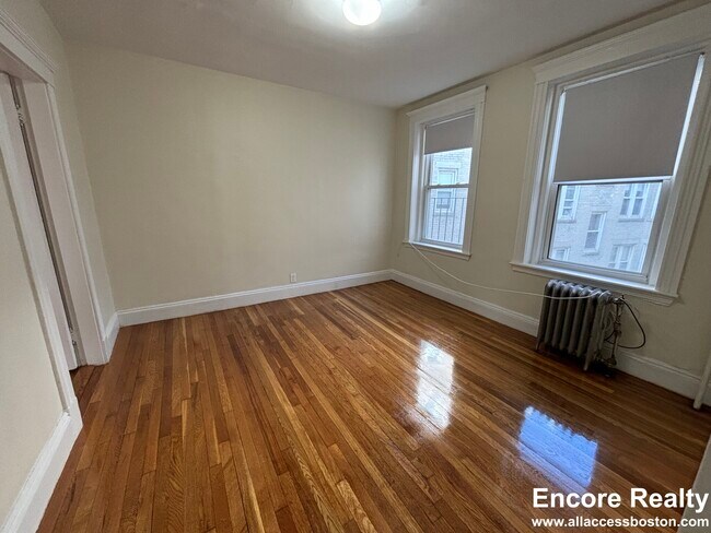 Building Photo - 231 Park Dr