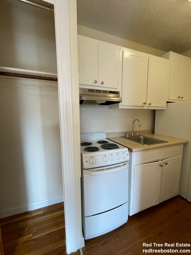 Foto del edificio - 172 N Beacon St