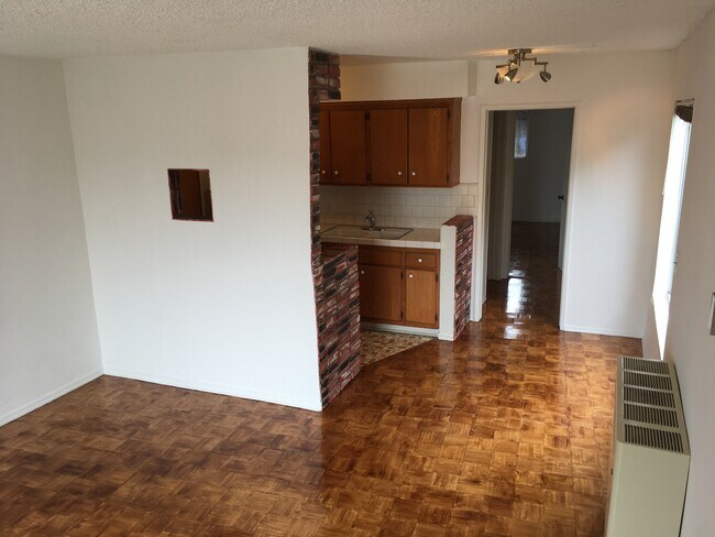 Building Photo - 2712 Highland Ave