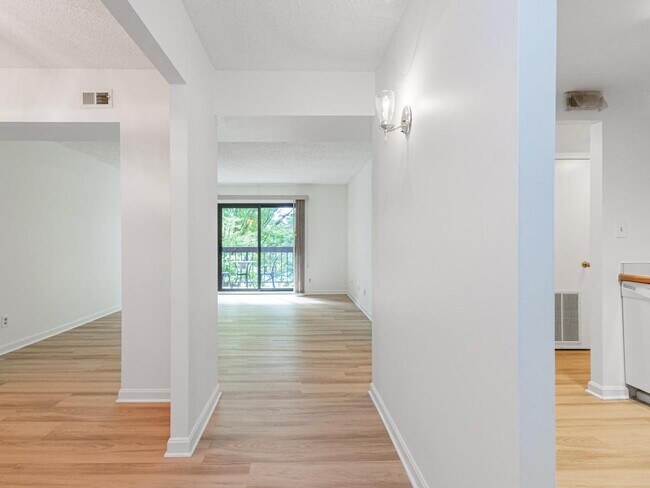 Foto del edificio - 801 N Howard St
