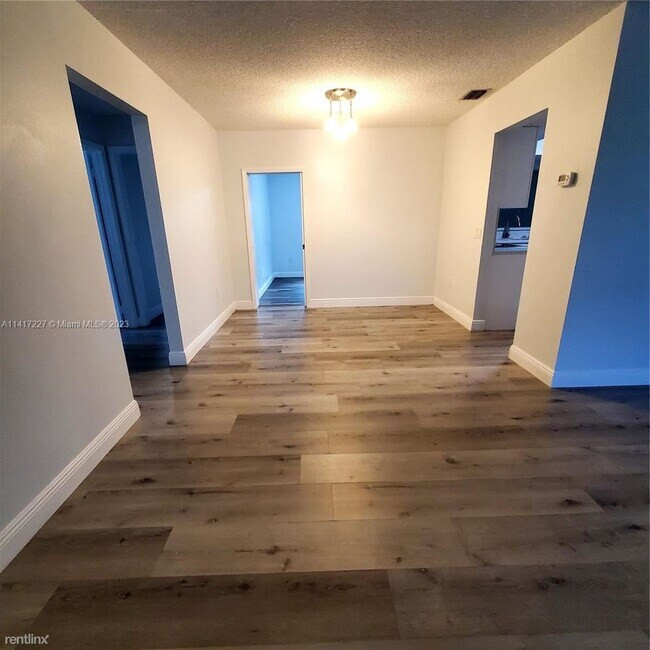 Foto del edificio - 3 br, 2 bath House - 9740 NW 25th St