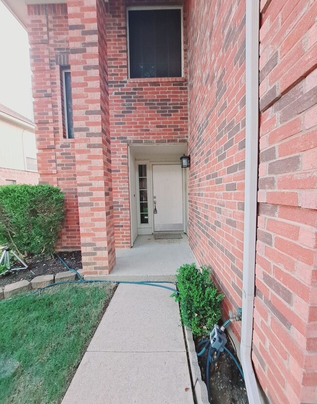 Foto del edificio - 2 Story 3/2.5/2 with 2 living and 2 dining...