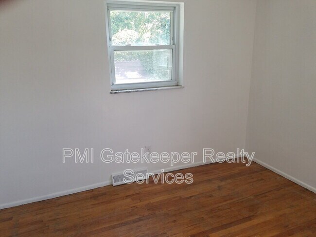 Foto del edificio - 9128 Orangewood Dr